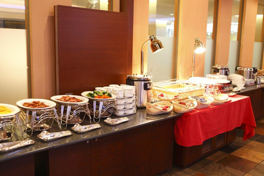 Keisei Hotel Miramare Чиба Екстериор снимка