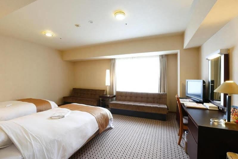 Keisei Hotel Miramare Чиба Екстериор снимка